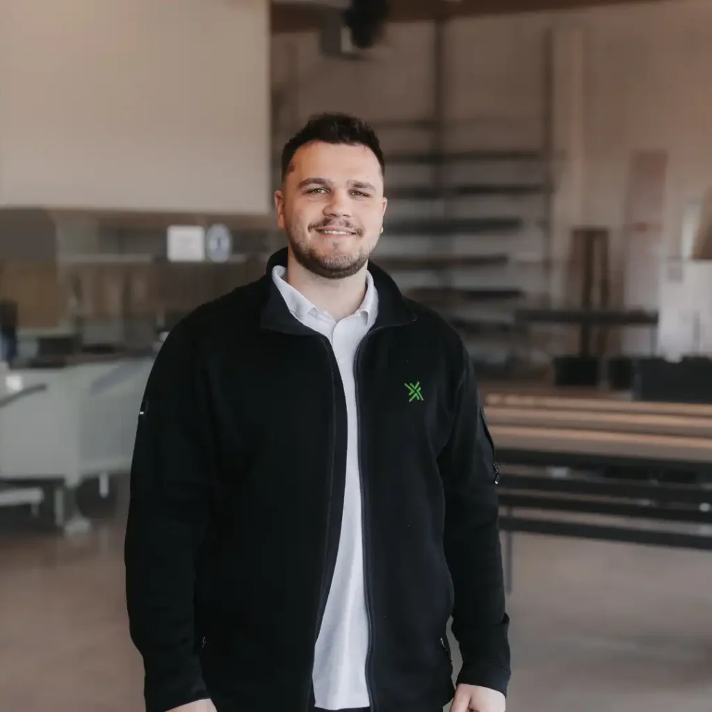 Porträt eines männlichen Mitarbeiters aus dem Büro