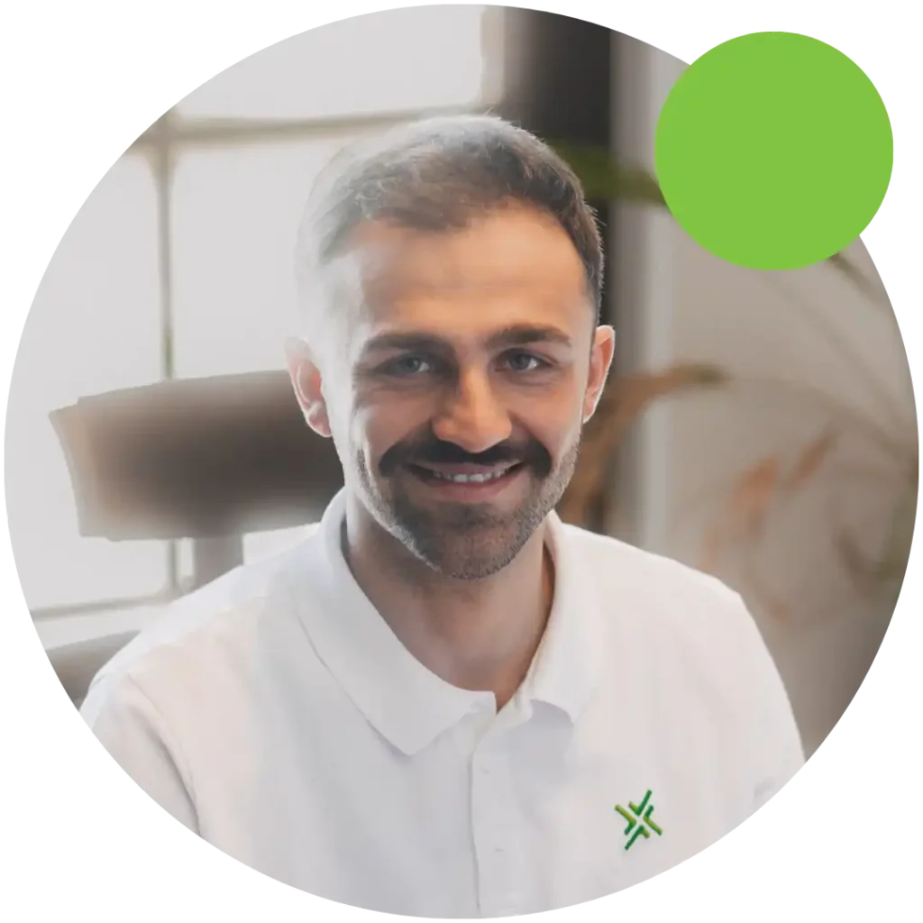 Geschäftsführer Florian Stoll am Schreibtisch